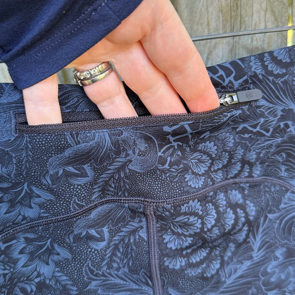 Women's Black Patterned Leggings - Picture 14 of 16